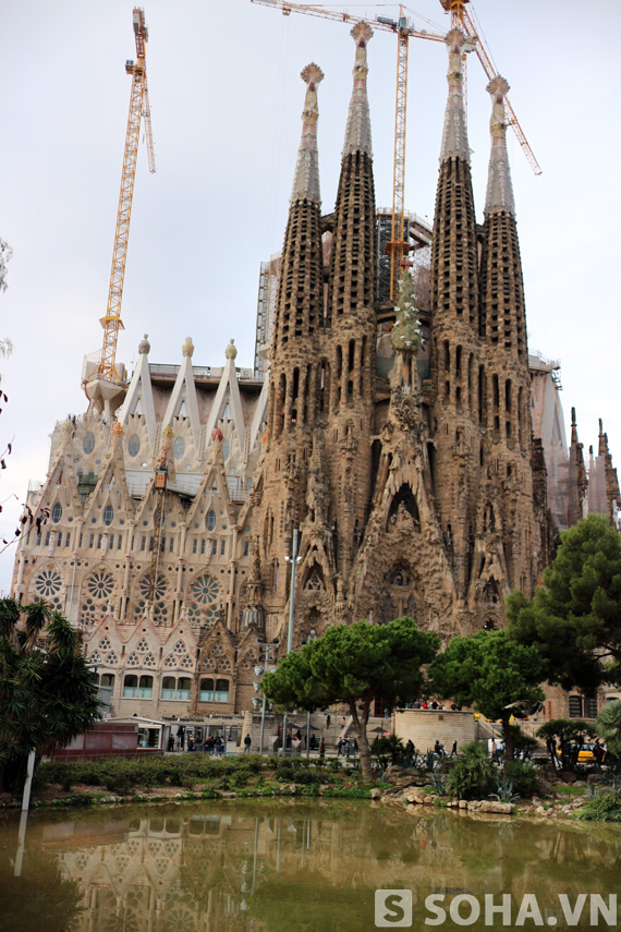 Sagrada Família (nhà thờ gia đình Chúa).