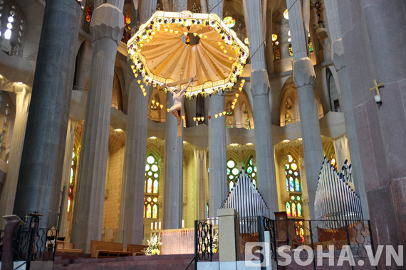 Sự hùng vĩ bên trong Sagrada Família