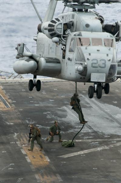 Xem "khủng long" CH-53 Super Stallion phô diễn sức mạnh 21