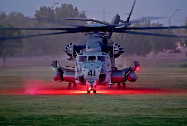 Xem "khủng long" CH-53 Super Stallion phô diễn sức mạnh 2