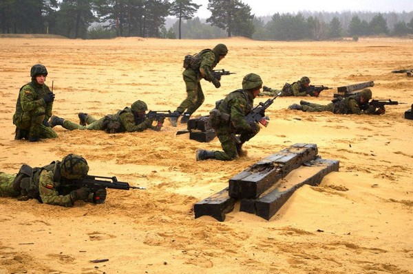 Xem lính Lithuania tập chiến thuật 2
