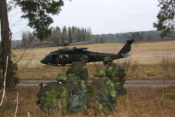 Xem quân đội Thụy Điển huấn luyện, tập trận bắn đạn thật 25