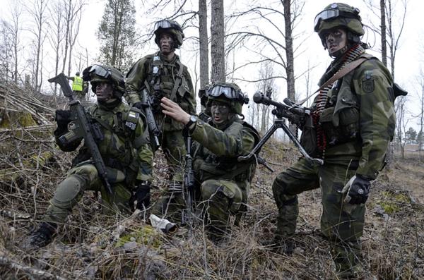 Xem quân đội Thụy Điển huấn luyện, tập trận bắn đạn thật 4