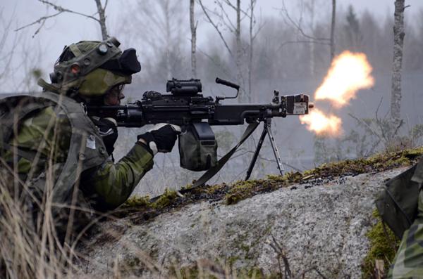 Xem quân đội Thụy Điển huấn luyện, tập trận bắn đạn thật 8