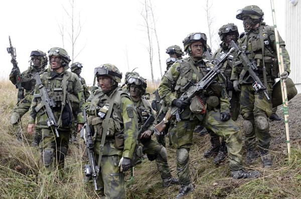 Xem quân đội Thụy Điển huấn luyện, tập trận bắn đạn thật 10
