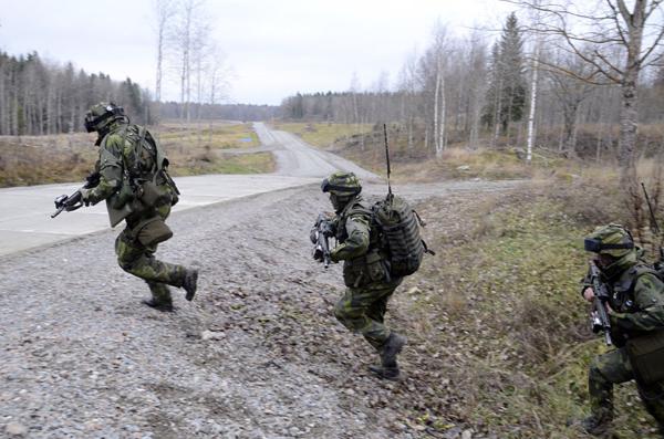 Xem quân đội Thụy Điển huấn luyện, tập trận bắn đạn thật 11