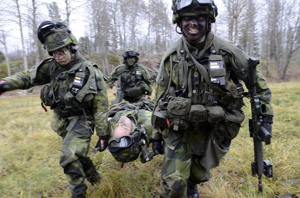 Xem quân đội Thụy Điển huấn luyện, tập trận bắn đạn thật 13