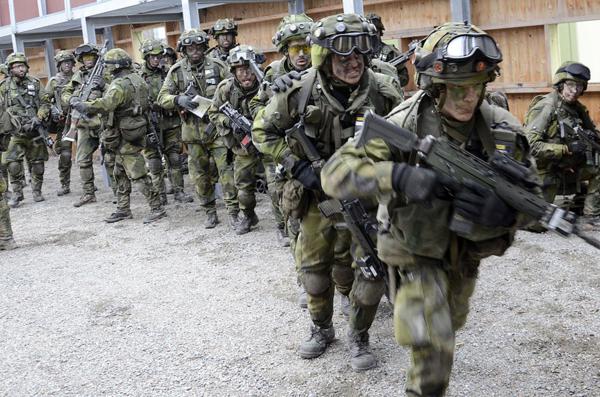Xem quân đội Thụy Điển huấn luyện, tập trận bắn đạn thật 15
