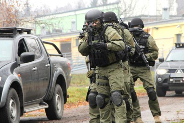Xem cảnh sát chống khủng bố của Ba Lan tập chiến thuật 11