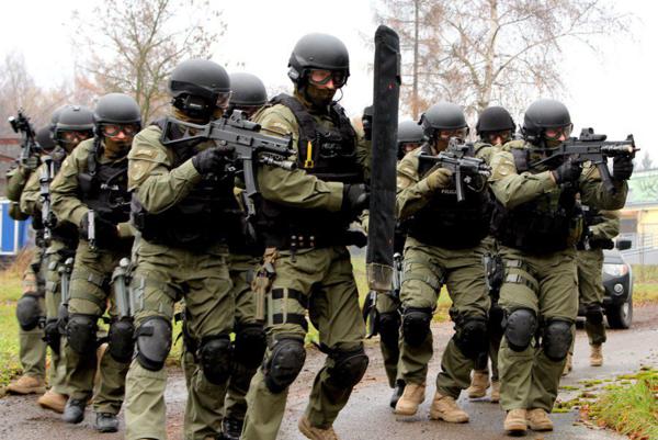Xem cảnh sát chống khủng bố của Ba Lan tập chiến thuật 12