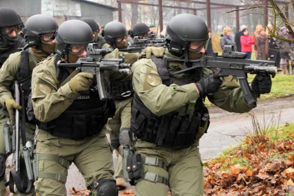 Xem cảnh sát chống khủng bố của Ba Lan tập chiến thuật 15