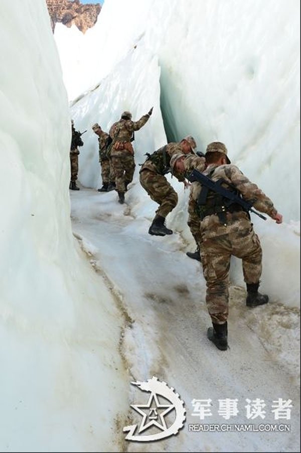 Lính biên phòng Trung Quốc ăn cả băng tuyết 2