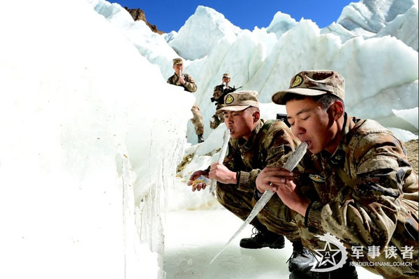 Lính biên phòng Trung Quốc ăn cả băng tuyết 6