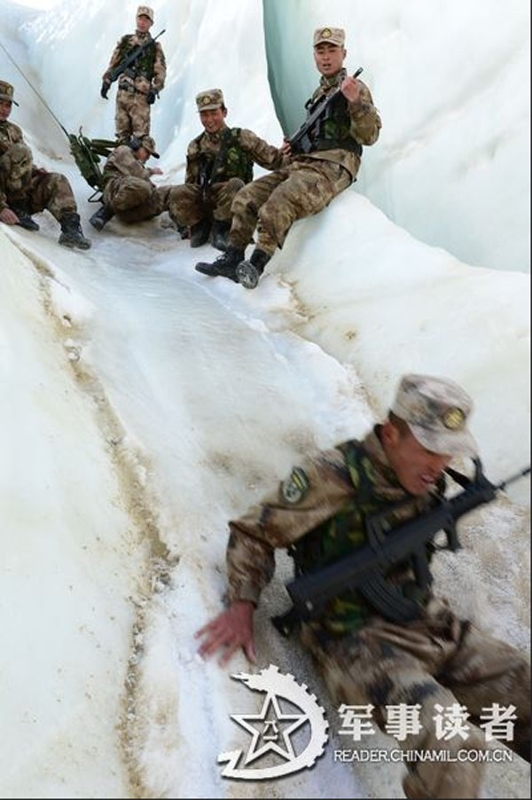 Lính biên phòng Trung Quốc ăn cả băng tuyết 7