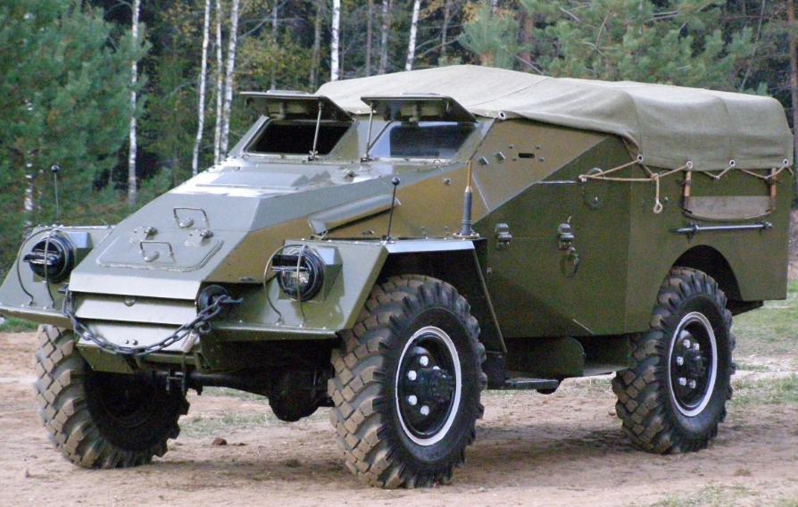 Clip: Lái thử xe bọc thép cổ BTR-40 của Liên Xô 1
