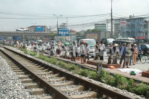 ha-noi-lao-vao-cuu-con-me-bi-tau-hoa-keo-le-100m