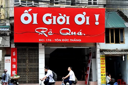 cuoi-nghieng-nga-voi-bien-hieu-o-viet-nam