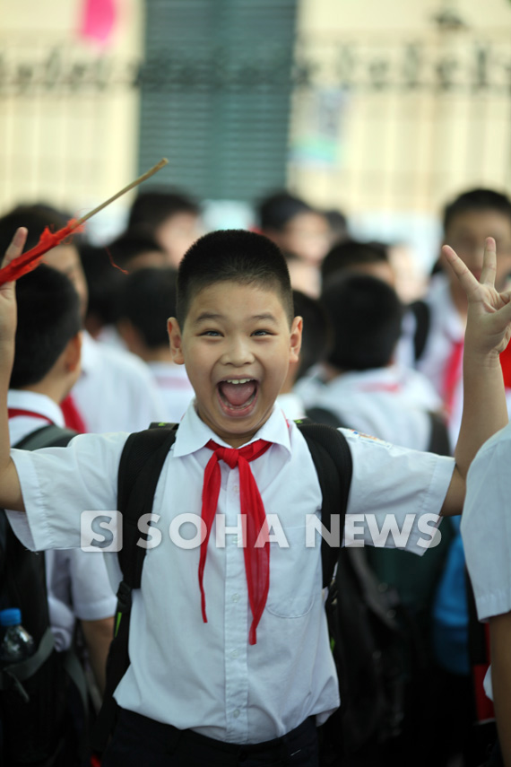 video-hoc-sinh-thu-do-tung-bung-khai-giang-nam-hoc-moi