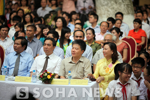 video-hoc-sinh-thu-do-tung-bung-khai-giang-nam-hoc-moi