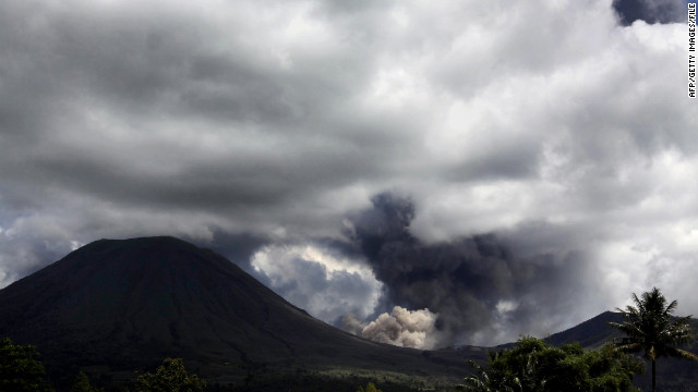 indonesia-nui-lua-lokon-bat-ngo-thuc-giac