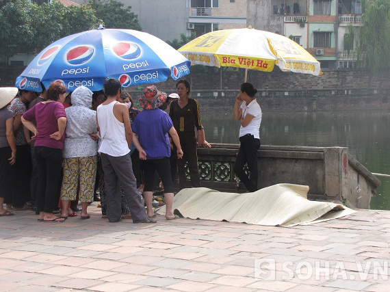 Xác chết trên hồ cạnh Văn Miếu là cán bộ phường 1