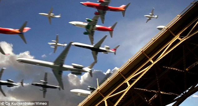 Video độc đáo tái hiện cảnh 60 chiếc máy bay vun vút trên không 2