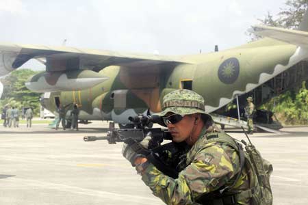 anh-dai-loan-tap-tran-ban-dan-that-tren-dao-ba-binh