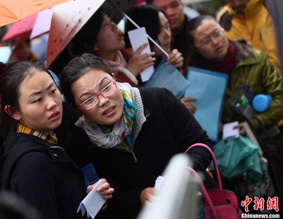 Dân Trung Quốc chen nhau thi vào biên chế nhà nước 9