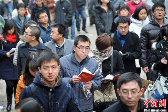 Dân Trung Quốc chen nhau thi vào biên chế nhà nước 10