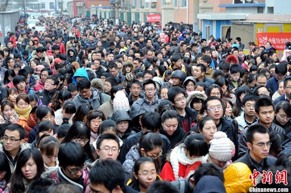 Dân Trung Quốc chen nhau thi vào biên chế nhà nước 6