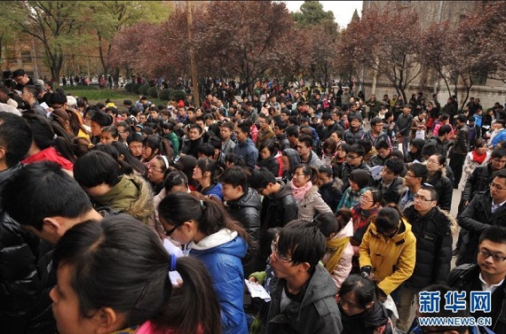 Dân Trung Quốc chen nhau thi vào biên chế nhà nước 7