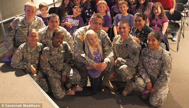 Bé gái 11 tuổi khiến hàng nghìn binh lính Mỹ cảm động 2