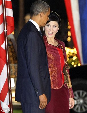 Thủ tướng Thái Lan xinh đẹp "lườm yêu" ông Obama 4