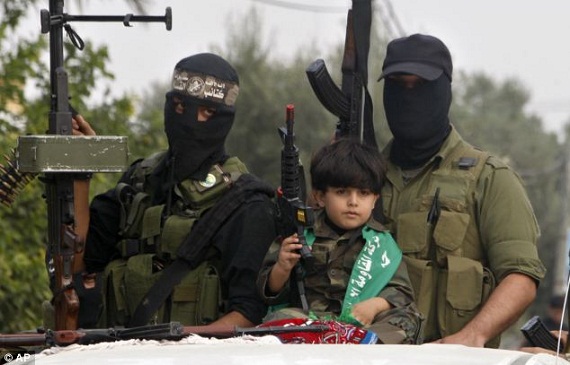 Trẻ em Palestine ăn mừng lệnh ngừng bắn bằng súng 5