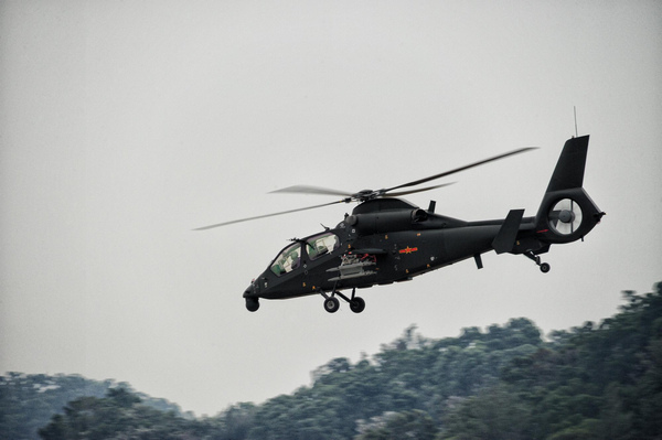 Chùm ảnh: Trung Quốc “trình làng” trực thăng tấn công tự chế WZ-10 2