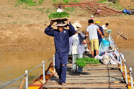 Người dân vui khi có cây cầu mới