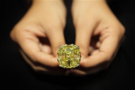 Kim cương bạc tỷ làm mê mẩn nhà giàu Singapore
