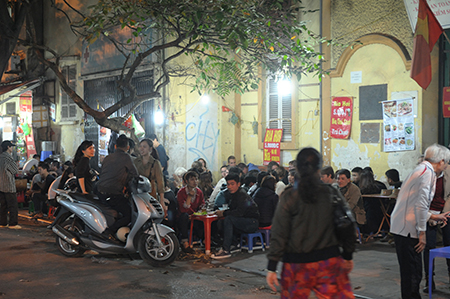 Phố Lương Ngọc Quyến, Tạ Hiện nổi tiếng ở Hà Nội vơi món bia vỉa hè