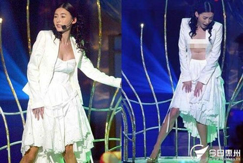 Trong một chương trình ca nhạc, Trương Bá Chi vận chiếc váy quây trắng. Cô còn cẩn thận khoác thêm chiếc áo khoác trắng bên ngoài.
