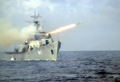 Tàu tên lửa Hải quân Việt Nam tập bắn đạn thật. Ảnh: Nguyễn Xuân Cường