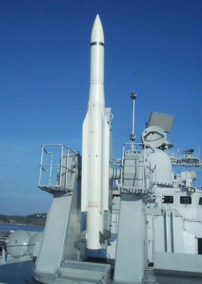 Tên lửa hạm đối không tầm trung Shtil trên khu trục hạm Quảng Châu 168