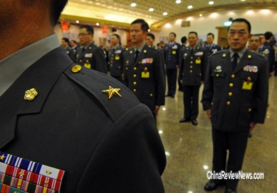 31 sĩ quan được thăng quân hàm đợt năm 2013, 4 người lên lon Trung tướng, 27 người lên lon Thiếu tướng