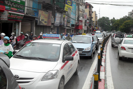 Hà Nội cấm taxi hoạt động trên nhiều tuyến phố
