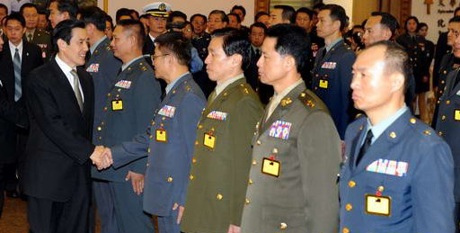 Mã Anh Cửu trao quân hàm cấp tướng trong đợt thăng, phong quân hàm sĩ quan Đài Loan năm 2009