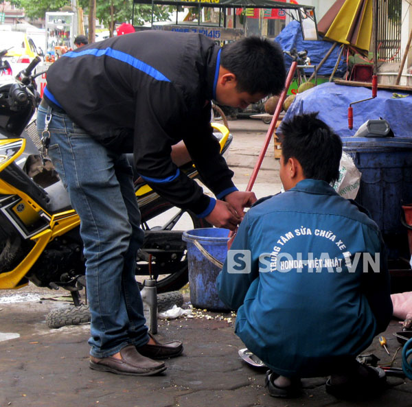 Mua xe máy cũ không chính chủ sang tên thế nào