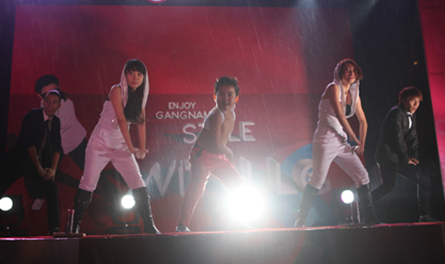 Psy nhí cởi trần nhảy ngựa dưới mưa, Ca nhạc - MTV, Spy nhi, Gangnam Style, Kangnam, Ha Noi, Tin Tuc, Sao, Sao nhi Han, Sao han, Han Quoc