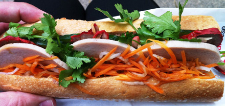 Bánh mì "kiểu" Việt Nam đắt khách Tây 5