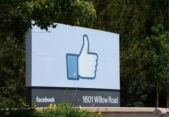 Facebook thu phí tin nhắn gửi tới Mark Zuckerberg 2