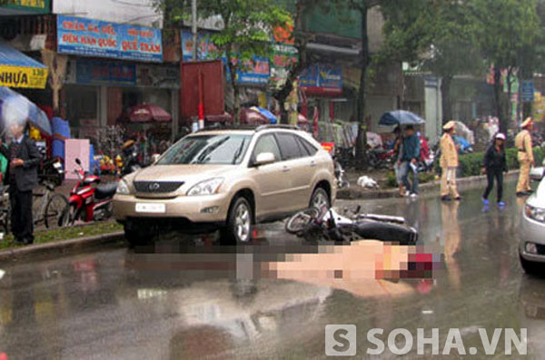 Trước đó, vào trưa ngày 28/12/2012 cũng đã xảy ra vụ tai nạn gây chết người tương tự tại Nghệ An.