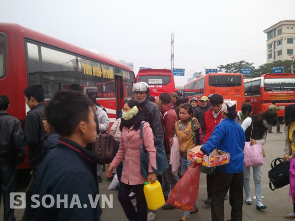 Nhiều người cho biết, lúc về nghỉ đã mệt mỏi thì lúc trở lại Hà Nội cũng mệt không kém.